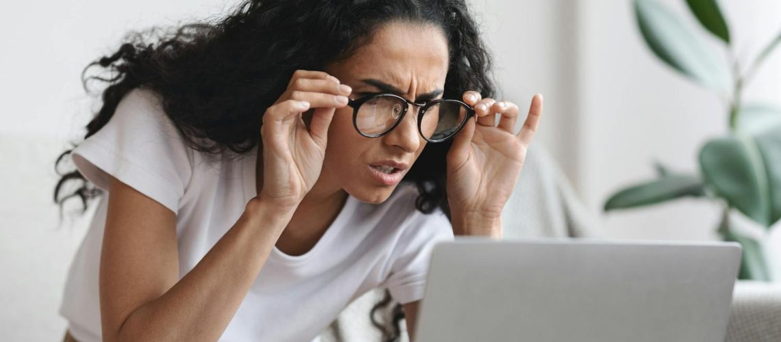 Comment savoir si on a des lunettes mal adaptées : quels symptômes ?