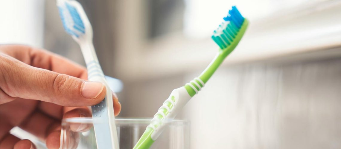 Comment bien nettoyer une brosse à dents ?