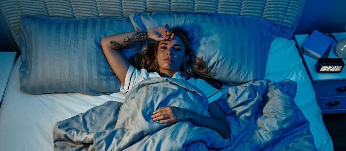 Sommeil agité : je bouge, je dors mal, Que faire ?